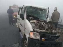 यमुना एक्‍सप्रेस-वे पर कोहरे की वजह से हुआ भीषण सड़क हादसा, कई वाहनों में लगी आग