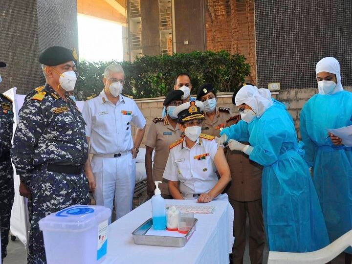 Corona vaccine received two lakh people on first day 240 health workers of navy also get vaccinated in ANN पहले दिन दो लाख लोगों को लगी कोरोना वैक्सीन, नौसेना के 240 हेल्थ वर्कर्स को भी लगा टीका