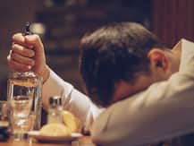 क्या शराब पीने से कम हो जाएगा कोरोना वैक्सीन का असर, जानें क्या कहते हैं एक्सपर्ट्स
