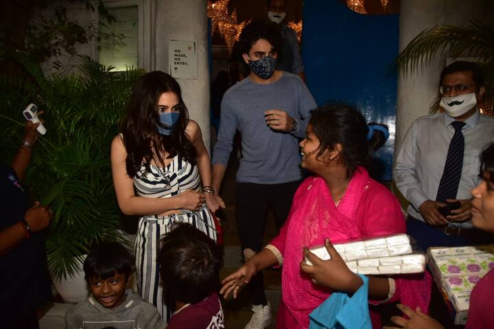 अक्सर ही ये दोनों एक दूसरे के साथ पार्टी करते और गुड टाइम स्पेंड करते दिखाई देते हैं.