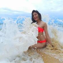 बिकिनी तस्वीरें शेयर करने पर ट्रोल हुई एक्ट्रेस, कभी रोल के बदले डायरेक्टर दे चुका साथ रात बिताने का ऑफर