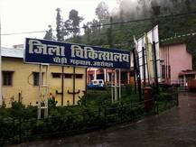 पौड़ी जिला चिकित्सालय में तैनात संविदा कर्मचारियों के समने रोजगार का संकट, सता रहा है इस बात का डर