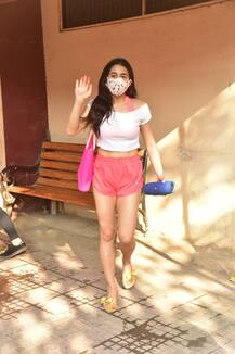 कम खर्च में आप भी पा सकते हैं सारा जैसा GYM लुक, जानिए Mini Shorts की कीमत