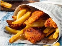 अखबार में लिपटा खाना खाते हैं तो हो जाएं सावधान, खतरनाक बीमारी आपको अस्पताल पहुंचा सकती है