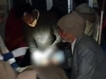 बलिया जिला अस्पताल का कारनामा, चली गई बिजली तो इमरजेंसी लाइट में मरीज को लगा दिया टांका