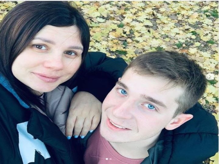 21-year-old Russian blogger marries step-son, love story of this strange couple going viral on social media 21 साल की रशियन ब्लॉगर ने की सौतेले बेटे से शादी, सोशल मीडिया पर वायरल हो रही इस अजीब जोड़ी की लव स्टोरी