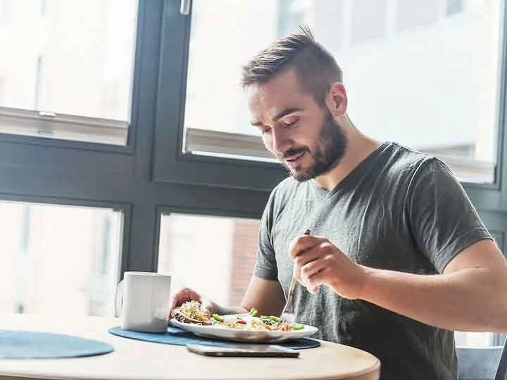 Do not take bath after eating food its dangerous Health Tips: खाना खाने के बाद भूलकर भी न नहाएं, जानें क्यों