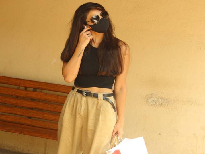 वर्क फ्रंट की बात करें तो लॉकडाउन के दौरान डेजी शाह ने अपना खुद का यूट्यूब चैनल लॉन्च किया. इस बात की जानकारी खुद एक्ट्रेस ने अपने सोशल पोस्ट से दिया है. आपको बता दें कि डेजी शाह से पहले आलिया भट्ट, वरुण धवन, कार्तिक आर्यन, सलमान खान आदि ने अपने यूट्यूब चैनल शुरू किए हैं.