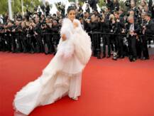 Aishwarya Rai से लेकर Deepika Padukone तक, क्या क्या पहन कर रेड कार्पेट पर निकलीं ये हीरोईन, किसी ने उड़ाया मज़ाक़ तो किसी ने कहा wow