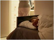 बच्चों के जन्म के बाद मां की नींद ज्यादा प्रभावित होती है या पिता की? जानिए रिसर्च में क्या सच आया सामने