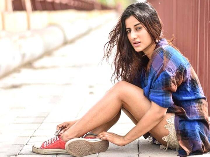 एक्ट्रेस सलोनी चोपड़ा ने भी साजिद पर गंभीर आरोप लगाए हैं. सलोनी ने कहा कि साजिद ने उनके साथ गंदी हरकत करने की कोशिश की.