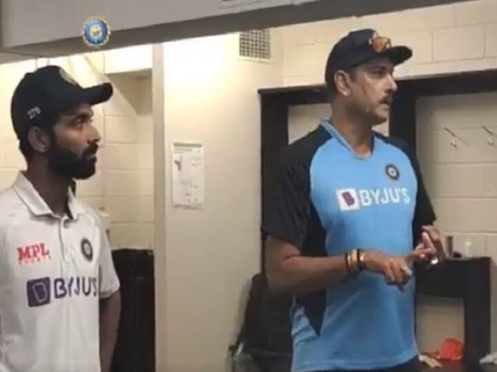 Ravi Shastri addressing team india, video went viral, see here रवि शास्त्री ने ड्रेसिंग रूम में खिलाड़ियों की तारीफ में कहा, भारत की छोड़ें, दुनिया आपको सलाम करेगी