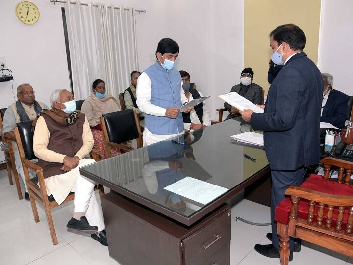 नीतीश कैबिनेट में शाहनवाज हुसैन की एंट्री तय, BJP-JDU के इन नेताओं को भी मिल सकती है जगह Shahnawaz Hussain's entry in Nitish's cabinet decided, these leaders of BJP-JDU can also get place नीतीश कैबिनेट में शाहनवाज हुसैन की एंट्री तय, BJP-JDU के इन नेताओं को भी मिल सकती है जगह