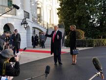 कुछ इस अंदाज में व्हाइट हाउस से विदा हुए डोनाल्ड ट्रंप और मेलानिया, देखें तस्वीरें