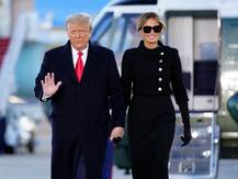 कुछ इस अंदाज में व्हाइट हाउस से विदा हुए डोनाल्ड ट्रंप और मेलानिया, देखें तस्वीरें