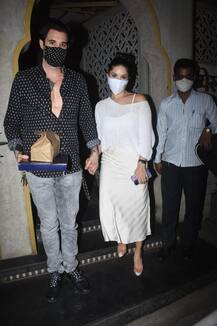 पति के साथ डिनर करने पहुंचीं सनी लियोनी, मुस्कुराते हुए पैपराजी को दिया पोज, देखें तस्वीरें