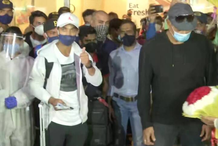 टीम इंडिया की ऐतिहासिक जीत के बाद दुनिया भर के दिग्गज खिलाड़ी भारतीय वीरों कोल बधाई दे रहे हैं. पूर्व दिग्गज तेज गेंदबाज वसीम अकरम ने कहा, 