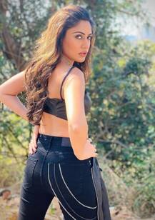 Naagin 5: 'इच्छाधारी नागिन' सुरभि चंदना ने शेयर की अपनी ग्लैमरस तस्वीरें, नहीं देखा होगा उनका पहले ये लुक