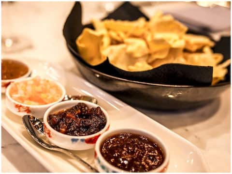 High Blood Pressure: क्या बढ़े ब्लड प्रेशर में आप पापड़ और अचार खा सकते हैं? जानें High Blood Pressure: क्या बढ़े ब्लड प्रेशर में आप पापड़ और अचार खा सकते हैं? जानें