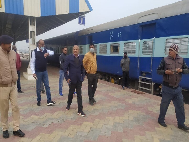 Bihar: Train to run to Nirmali soon, DRM instructed officials during inspection ann बिहार: जल्द निर्मली तक चलेगी ट्रेन, निरीक्षण करने पहुंचे DRM ने अधिकारियों को दिया निर्देश