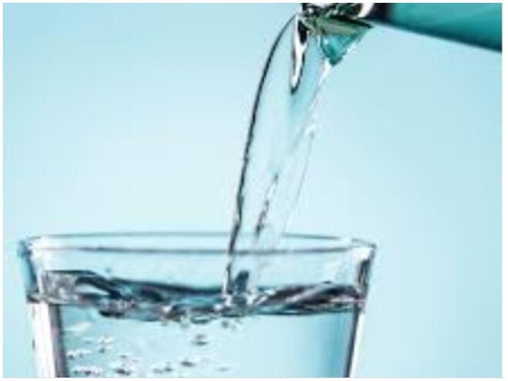 Weight Loss: Japanese water therapy can be helpful in losing weight, know how it reduces weight Weight Loss: वजन कम करने में मददगार हो सकती है जापानी वॉटर थैरेपी, जानें, ये कैसे वजन घटाती है