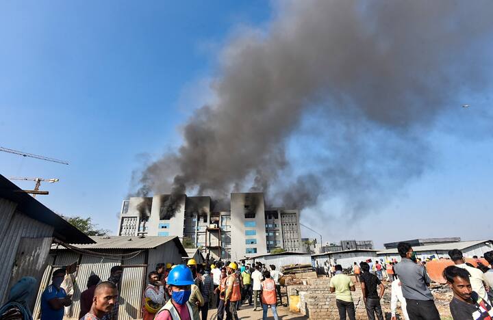 पुणे पुलिस आयुक्त अमिताभ गुप्ता ने कहा कि जिस भवन में आग लगी, उसमें फंसे सभी लोगों को बाहर निकाल लिया गया है. घटना में कोई घायल नहीं हुआ. उन्होंने कहा, 'आग बुझाने वाले पानी के 15 टैंकरों को काम में लगाया गया और शाम करीब साढ़े चार बजे उसपर काबू पा लिया गया.'