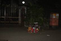 Photos: जन्मदिन पर फैंस ने किया सुशांत सिंह राजपूत को याद, एक्टर के घर के बाहर जलाई मोमबत्तियां और रखे फूल