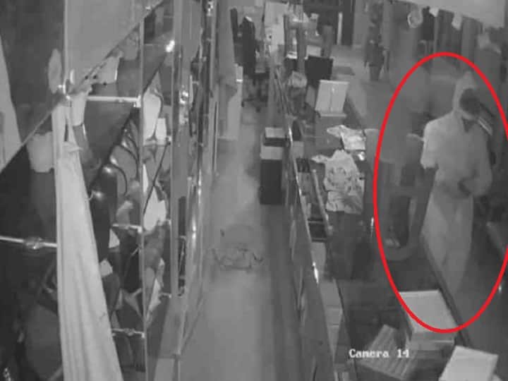 Thieves in PPE kits loot jewellery store in southeast Delhi, Arrested in 24 hours ANN दिल्ली: PPE किट पहनकर चोरी करने वाले को पुलिस ने 24 घंटों के अंदर पकड़ा, 20 करोड़ से ज्यादा की ज्वेलरी बरामद