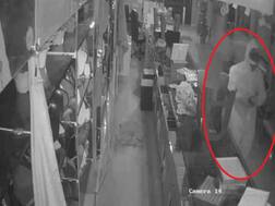 दिल्ली: PPE किट पहनकर चोरी करने वाले को पुलिस ने 24 घंटों के अंदर पकड़ा, 20 करोड़ से ज्यादा की ज्वेलरी बरामद