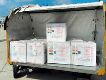 Vaccine Diplomacy: पड़ोसियों के लिए भारत ने बढ़ाया मदद का हाथ, म्यांमार-सेशेल्स और मॉरिशस जाएगी कोरोना वैक्सीन