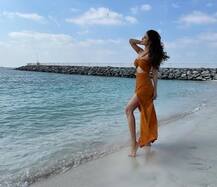 एक्ट्रेस Mouni Roy ने इस बार काले रंग का चलाया जादू, अदाएं ऐसी कि कहेंगे उफ्फ!