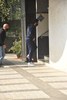 Spotted- शादी से पहले क्लिनिक पहुंचे वरुण धवन, गौहर खान और नुसरत भरुचा ने दिखाया ग्लैमरस अवतार