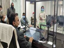 शादी के लिए सड़क की मांग करने DM के सामने पहुंची बीएड पास युवती