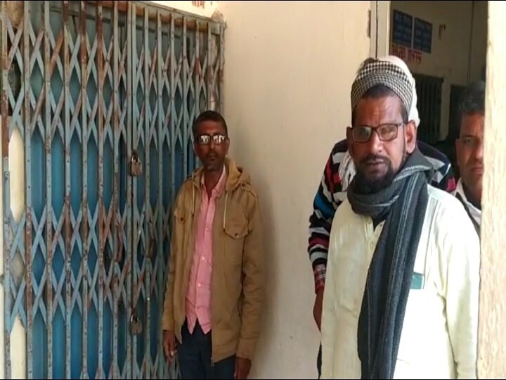 Aurangabad Employees Councilors Clash Lock Nagar Palika Parishad Office  ann औरंगाबाद में कर्मचारी और पार्षद आमने-सामने, नगर परिषद में जड़ा ताला