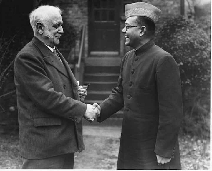 सुभाष चंद्र बोस के माता-पिता की कुल 14 संतानें थी जिसमें से नेता जी नौवीं संतान थे.