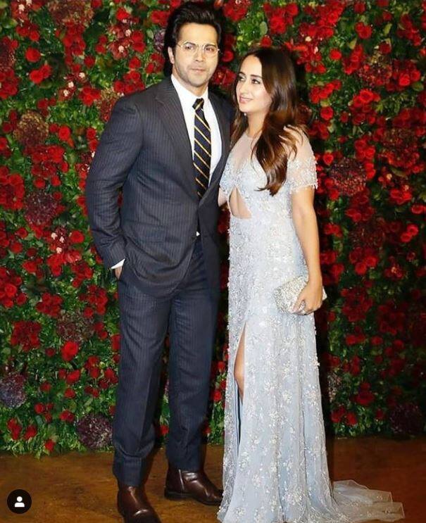 बता दें कि जिस मेंशन को वरुण नताशा ने अपनी शादी के लिए चुना है उसमें 25 कमरे हैं साथ ही ग्रैंड पार्टी के लिए इसकी लोकेशन भी परफेक्ट है. मिली जानकारी के अनुसार इस पूरे मेंशन को एक रात के लिए बुक करने के लिए 4 लाख कियारा है.