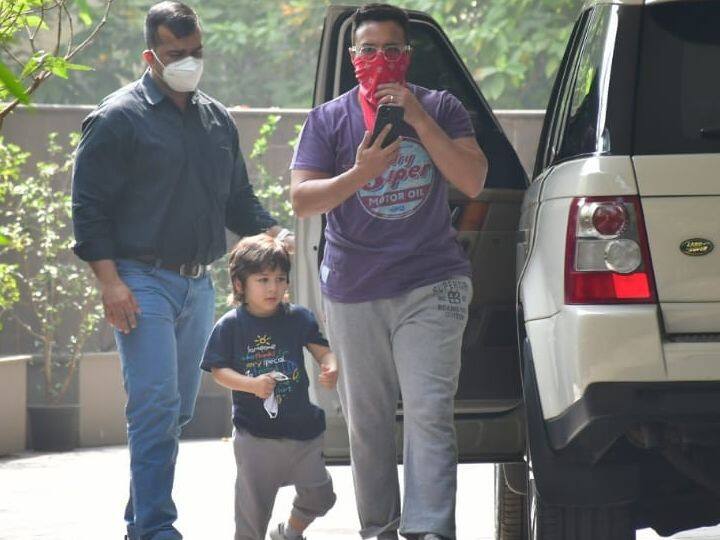 VIDEO: फोटोग्राफर्स पर भड़के सैफ अली खान ने लगा दी क्लास, पैप्स को मांगनी पड़ी माफी, देखिए पूरा वीडियो Saif got angry at the photographers VIDEO: फोटोग्राफर्स पर भड़के सैफ अली खान ने लगा दी क्लास, पैप्स को मांगनी पड़ी माफी, देखिए पूरा वीडियो