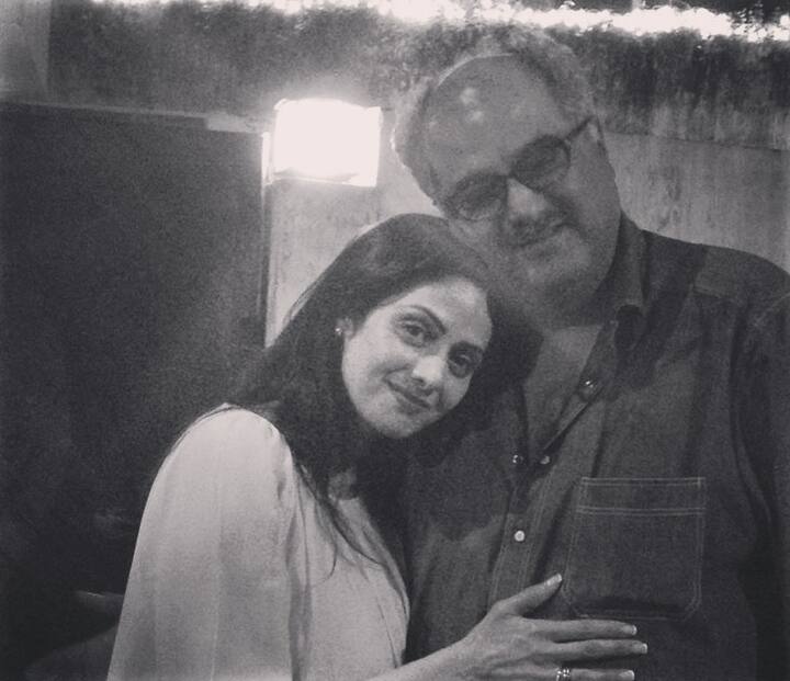 मशहूर अदाकारा श्रीदेवी ने भी गुपचुप तरीके से बोनी कपूर से शादी की. बोनी कपूर पहले ही शादीशुदा थे. शादी के बाद बोनी कपूर ने पहली पत्नी मोना कपूर को तलाक दे दिया.