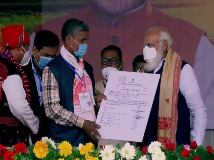 PM Modi distributes land allotment certificates to indigenous people in Assam पीएम मोदी ने कहा- असम का शिवसागर 5 सबसे आइकोनिक आर्कियोलॉजिकल साइट में होगा शामिल