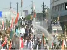 भोपाल में कांग्रेस के मार्च पर पुलिस ने किया वाटर कैनन का इस्तेमाल, कई नेताओं को हिरासत में लिया