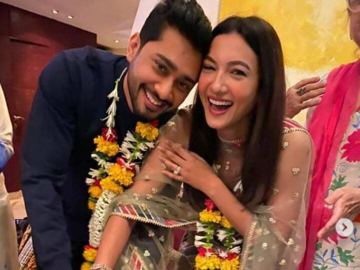 गौहर खान और पति जैद ने एक दूसरे को पहनाई जयमाला, बहुत ही प्यारी रही वजह Gauhar and Zaid clad each other Jayamala गौहर खान और पति जैद ने एक दूसरे को पहनाई जयमाला, बहुत ही प्यारी रही वजह