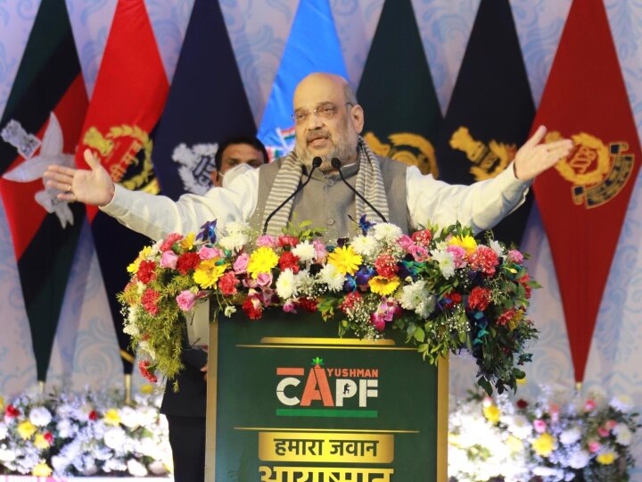 amid politics on vaccine amit shah said this is insult of ability of our scientists ANN वैक्सीन पर हो रही राजनीति पर अमित शाह बोले- ये वैज्ञानिकों की क्षमता का अपमान