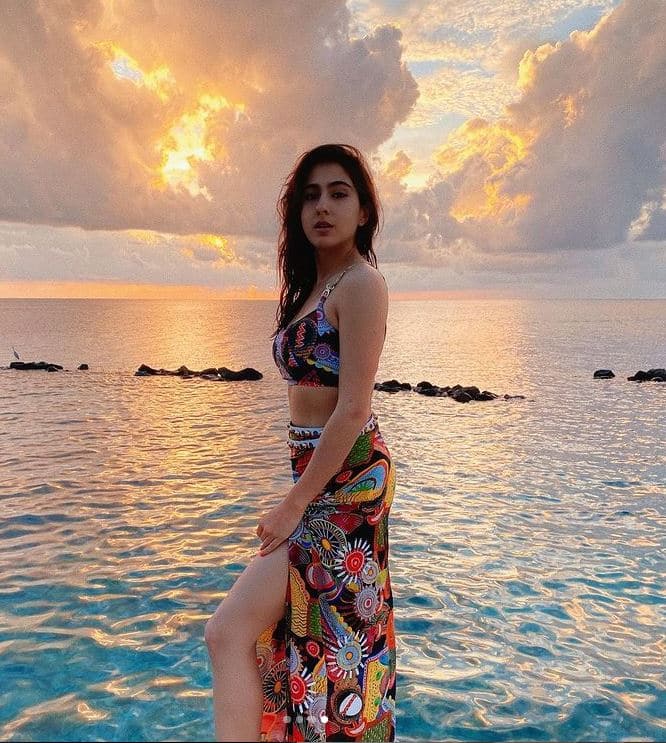 अब हाल ही में सारा ने अपनी कुछ फोटोज सोशल मीडिया पर शेयर की है जो फैन्स को काफी पसंद आ रही है. (Photo Credit: @saraalikhan95 Instagram)