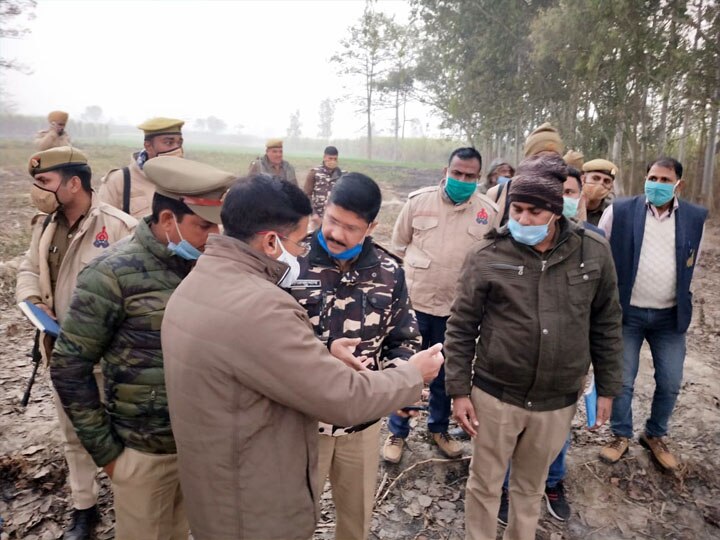 bareilly dead body of a farmer found tied to a tree in the forest ann जंगल में पेड़ से बंधा मिला किसान का जला हुआ शव, मृतक की बेटी ने कही बड़ी बात