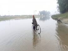 बिहार: सालों से पुल के लिए संघर्ष रहे इस गांव के लोग, खाट पर लादकर मरीजों को पहुंचाते हैं अस्पताल