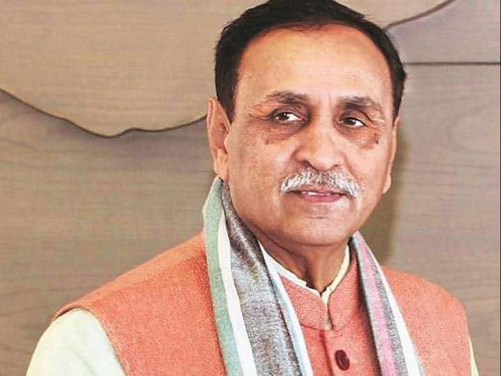 गुजरात के मुख्यमंत्री विजय रुपाणी ने भी राम मंदिर निर्माण के लिए 5 लाख रुपए की सहयोग राशि दी. 