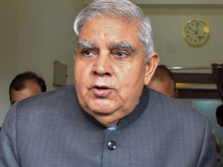 इसके बाद पश्चिम बंगाल के राज्यपाल जगदीप धनखड़ ने भी राम मंदिर निर्माण के लिए 5 लाख रुपए का योगदान दिया. धनखड़ ने ये राशि कोलकाता के राजभवन में उनसे मिलने आए ट्रस्ट के लोगों को दी. 