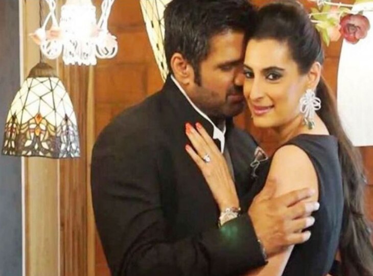 Suniel Shetty को रियल लव स्टोरी में बेलने पड़े थे खूब पापड़, पेरेंट्स को मनाने में लगे थे 9 साल