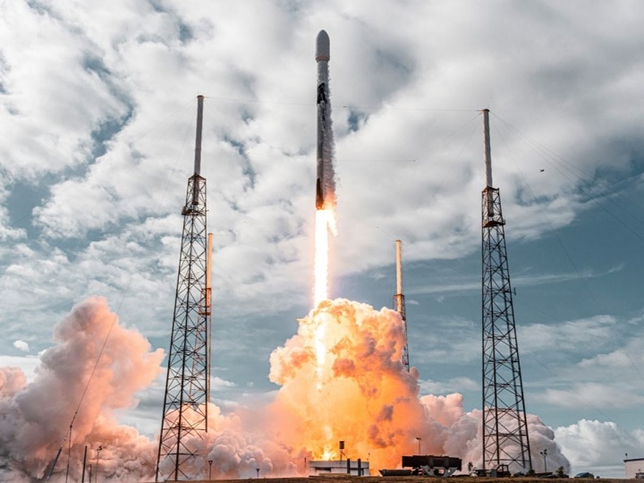 SpaceX aerospace company launched 143 spacecraft into space, new record for the most spaceships deployed on a single mission एलन मस्क की कंपनी स्पेस एक्स ने बनाया वर्ल्ड रिकॉर्ड, एक साथ लॉन्च किए 143 सैटेलाइट