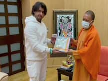 सोनू निगम ने यूपी के मुख्यमंत्री योगी आदित्यनाथ से की मुलाकात, बताया दूरदर्शी नेता